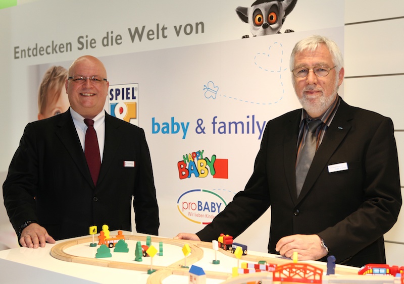 SPIEL+SPASS-Geschäftsführer Martin Böckling und baby & family-Geschäftsführer Heinz-Werner Mangelmann ziehen ein positives Fazit ihres Messeauftrittes