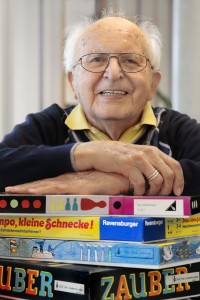 Fit durch Gesellschaftsspiele: Der "Spielepapst" Erwin Glonnegger feiert 90. Geburtstag
